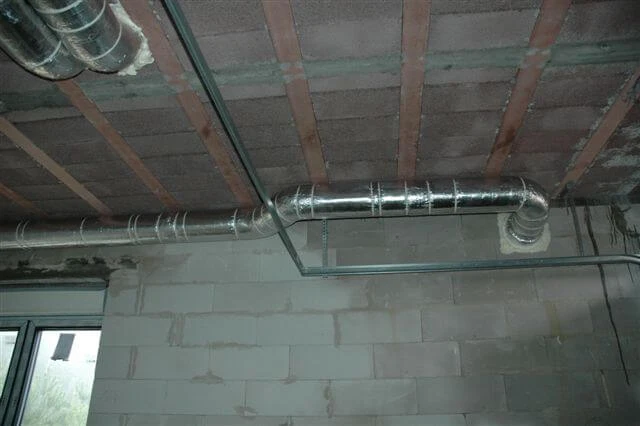 Kanał rekuperacji ze stali w garażu