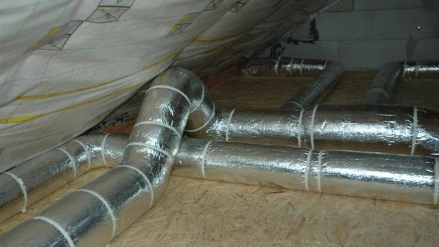 Ułożone zaizolowane kanały do rekuperacji