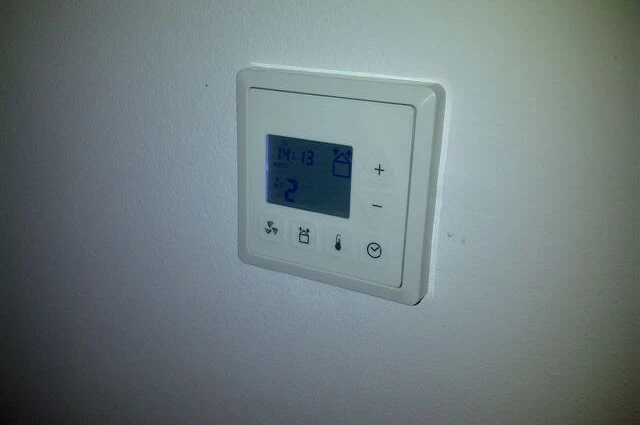 Sterownik ścienny do rekuperatora AERIS 550