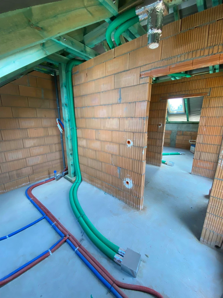 Rurki wentylacyjne przed zalaniem posadzki